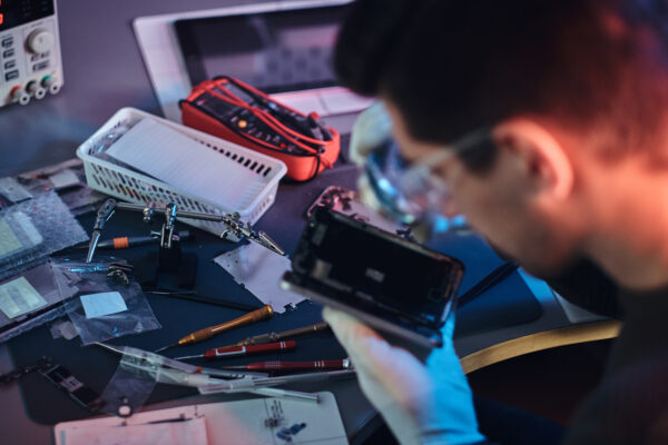 Serwis dla posiadaczy iPhone’ów – poznaj jego możliwości